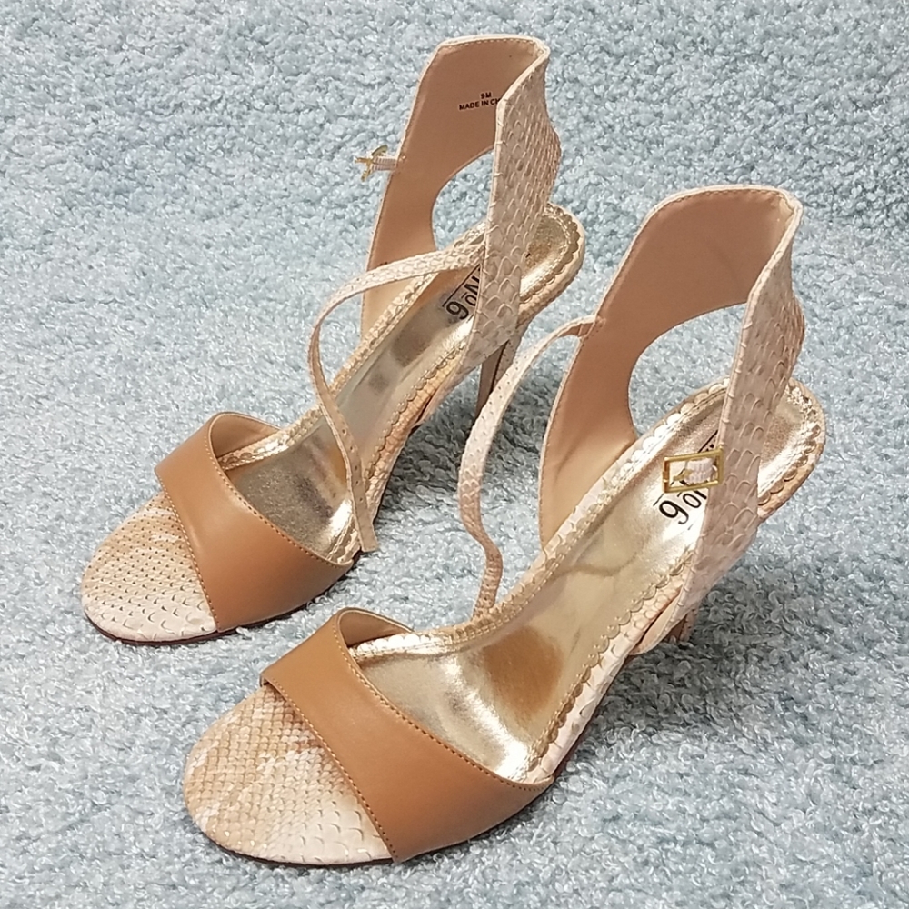 Beige and white high Heels - Picture 1 of 7